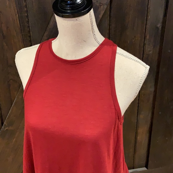 Hint of mint warm red lace bottom flowy tank top - Picture 2 of 10